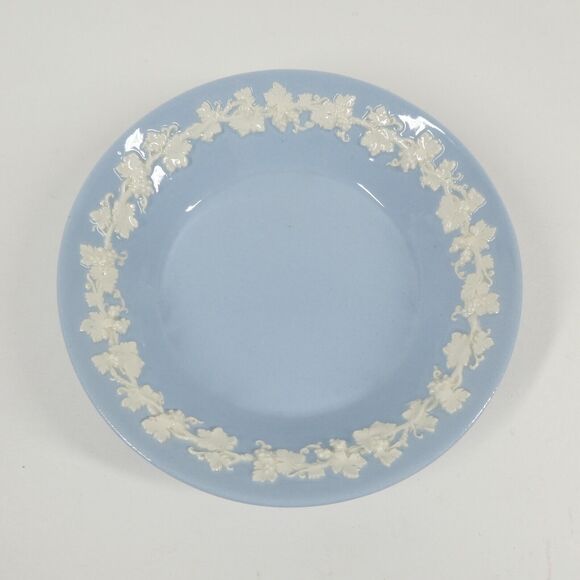 Wedgwood Queensware Fruit Berry Bowl Vintage Blue Cream Embossed - Picture 1 of 7